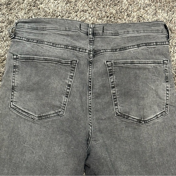 Free People black/grey wash jeans size 31 wholes in knees - Picture 7 of 9